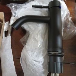  Matte Black Single Handle Bathroom Faucet