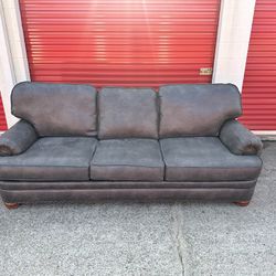Perfect Condition Mayo Grey Leather Sofa Couch - 🚚FREE DELIVERY  