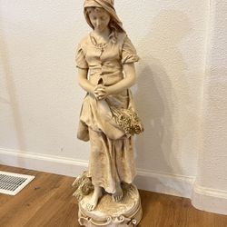 Ruth Statue