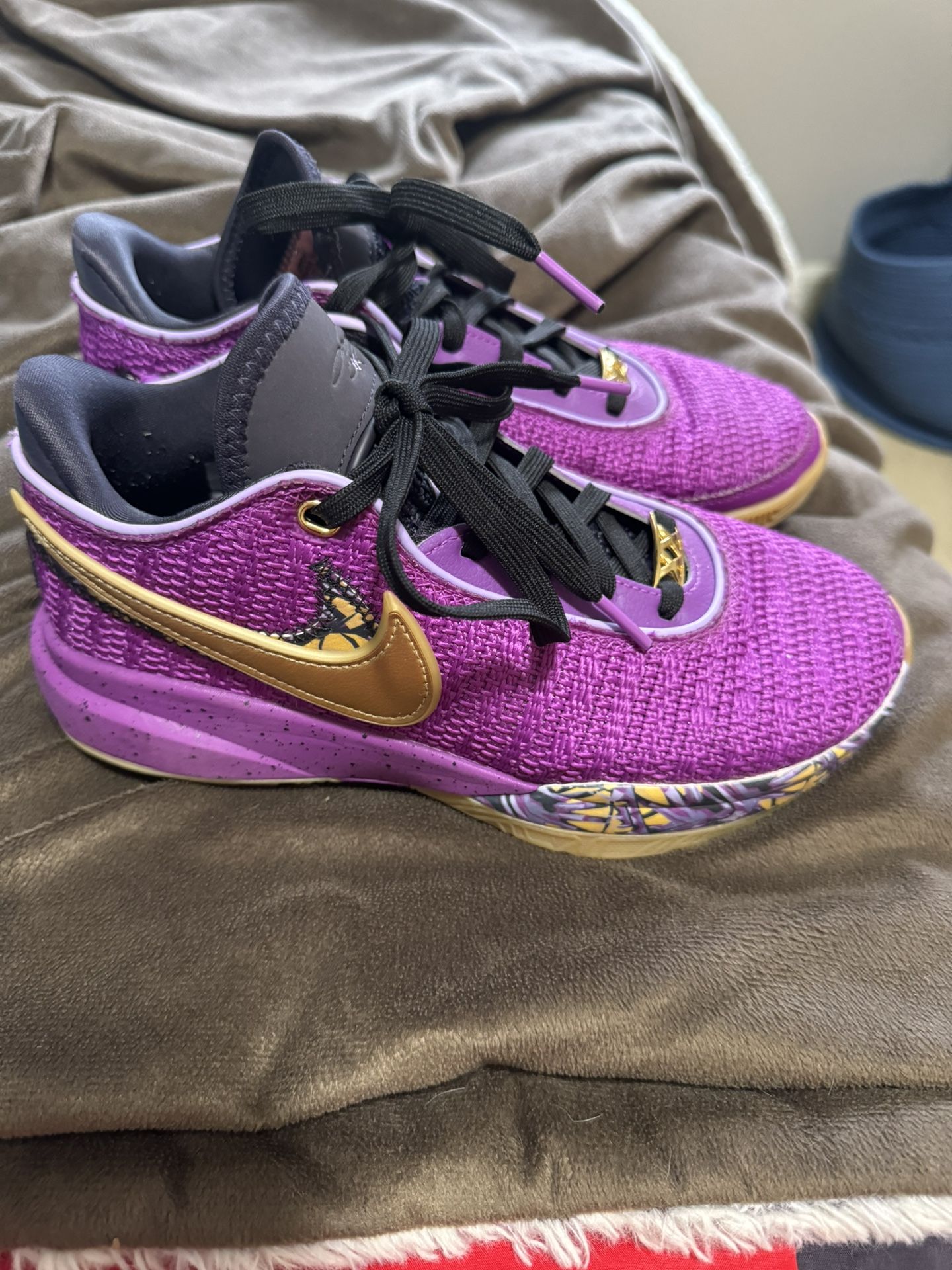 LeBron 21 Youth Basketball Shoes