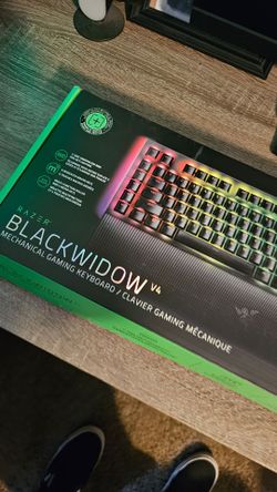 Razer Black Widow v4 pro full size with wrist pad Keyboard