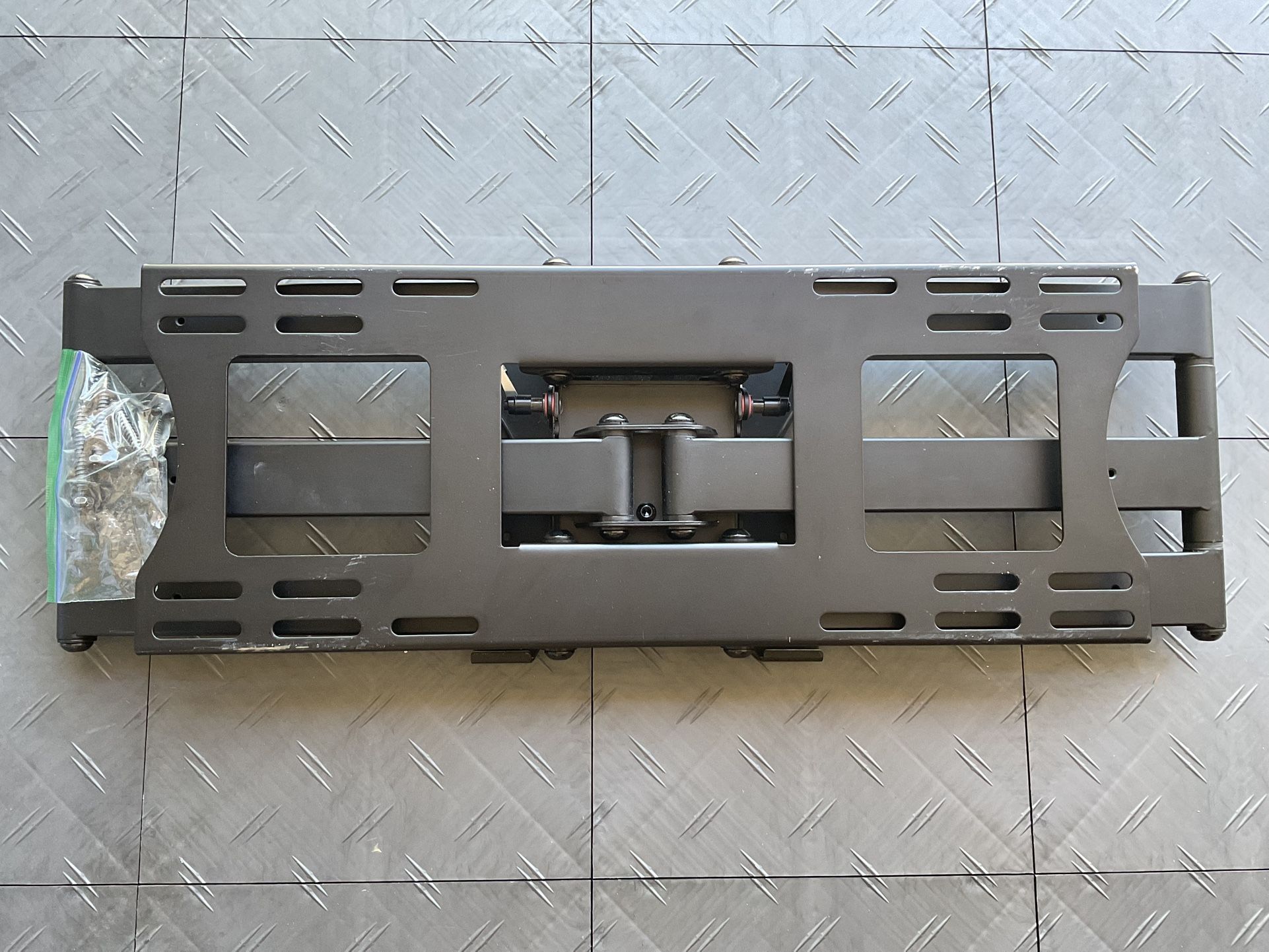 TV WALL MOUNTING BRACKET