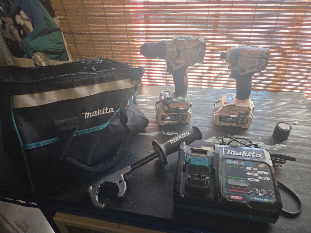 GPHO1 Makita 40V
NT XPT
XGT Hammer
Driver-Drill
And
Makita
XPT
GDTO1Z, a 40V
max XGTØ Brushless
Cordless 4-Speed lmpact
Driver