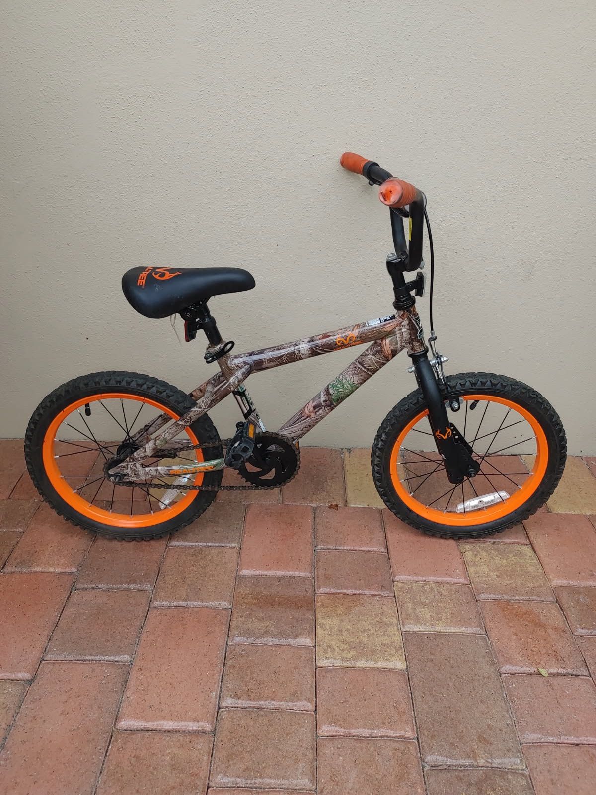 Preowned Real Tree bike kids boys bicycle ready to ride