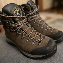 Winter Hiking Boots