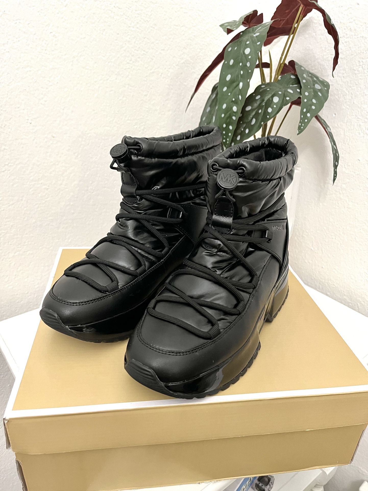 NEW Women's Boots Michael Kors Muse Pull on Winter Bootie Black