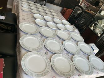 Oxford Japan pink melody Large Floral China Dinnerware 39 pieces Set excellent condition
