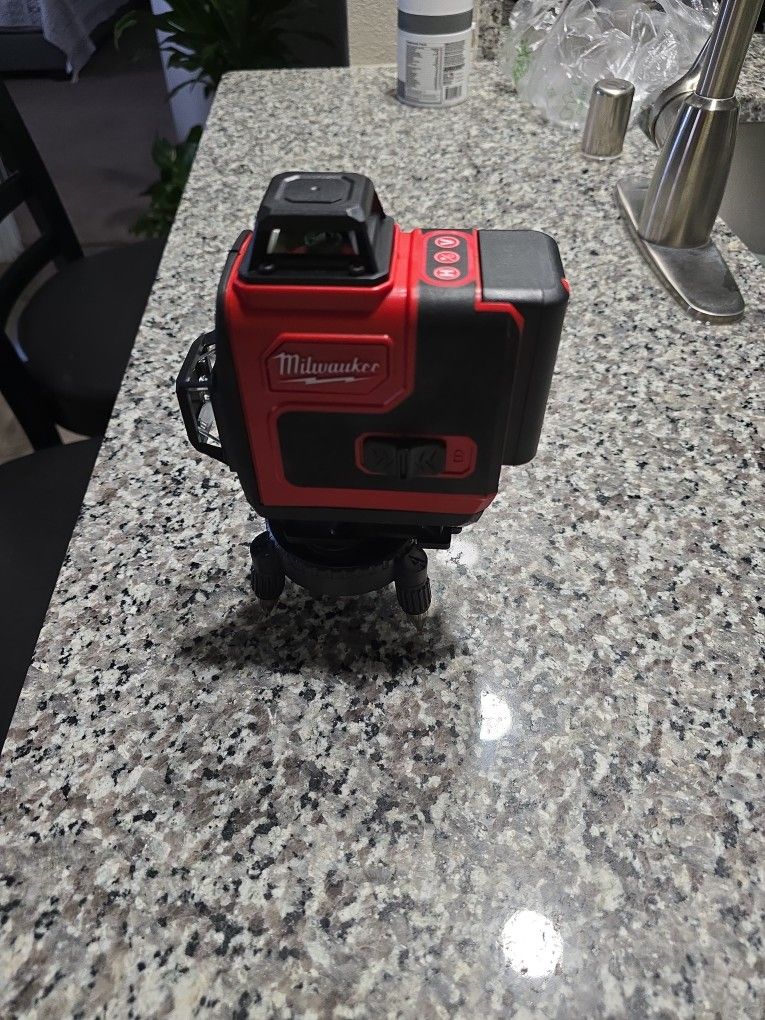 Laser Milwaukee 480