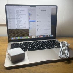 MacBook Air 2022 M2 13.6inch 8GB RAM 256GB SSD
