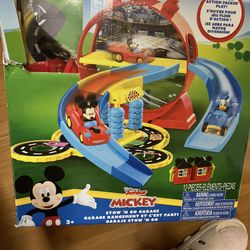 Disney Junior Mickey Mouse Fun House Stow ‘N Go Garage