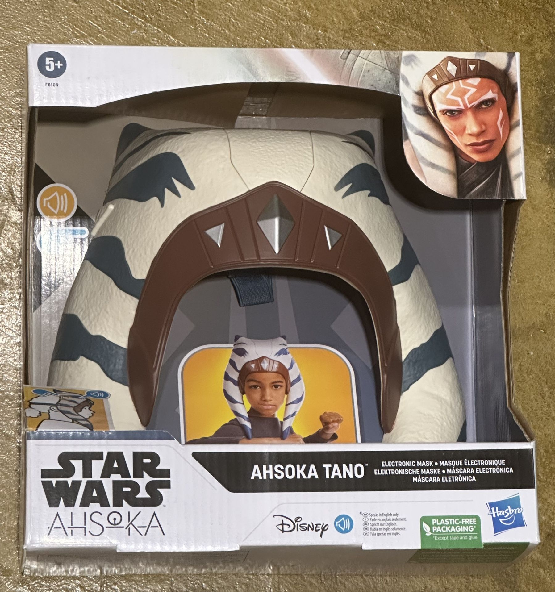Disney Star Wars Ahsoka Tano Electronic Mask, Star Wars Costume Accessory for Kids