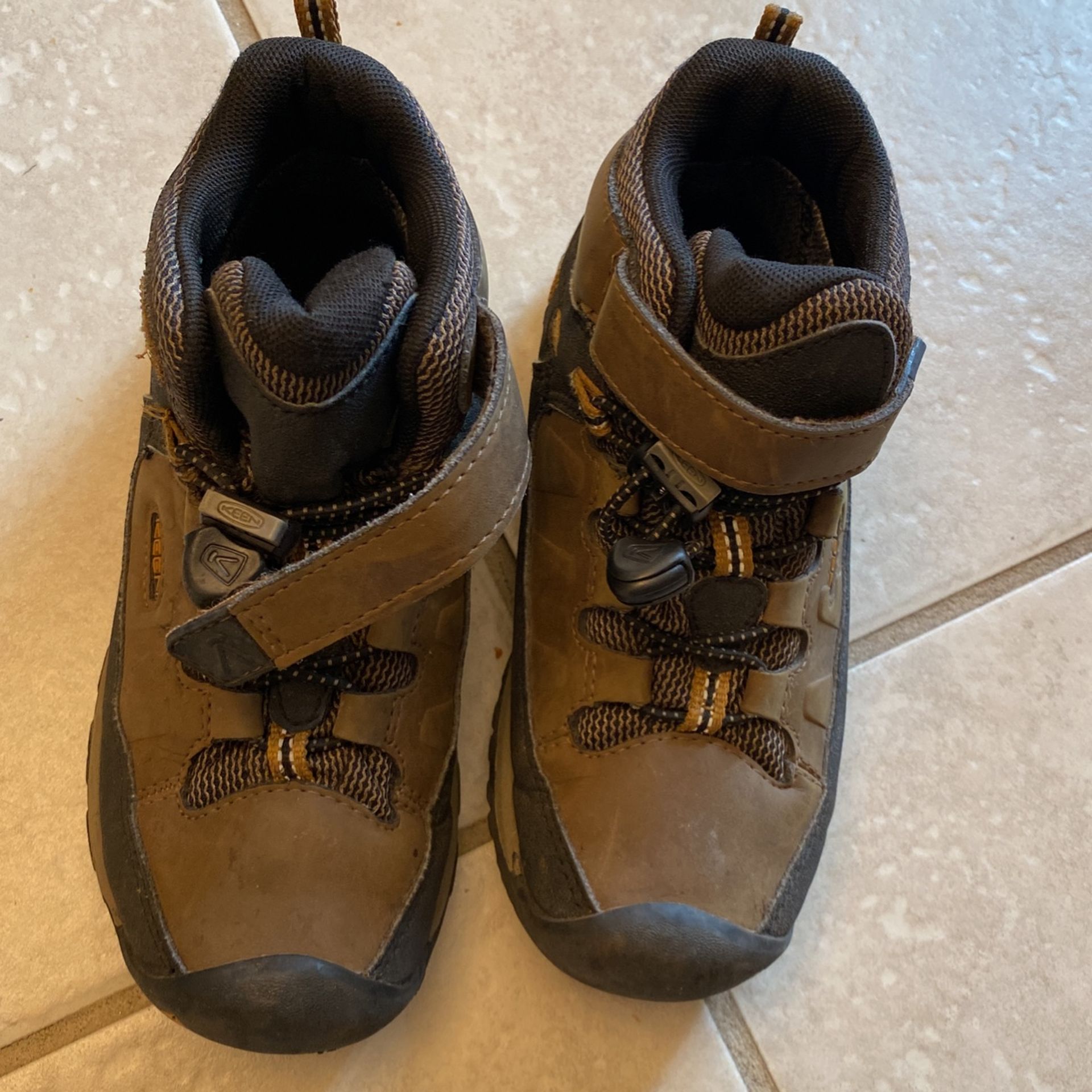 Size 13 Kids Keens Hiking Boots