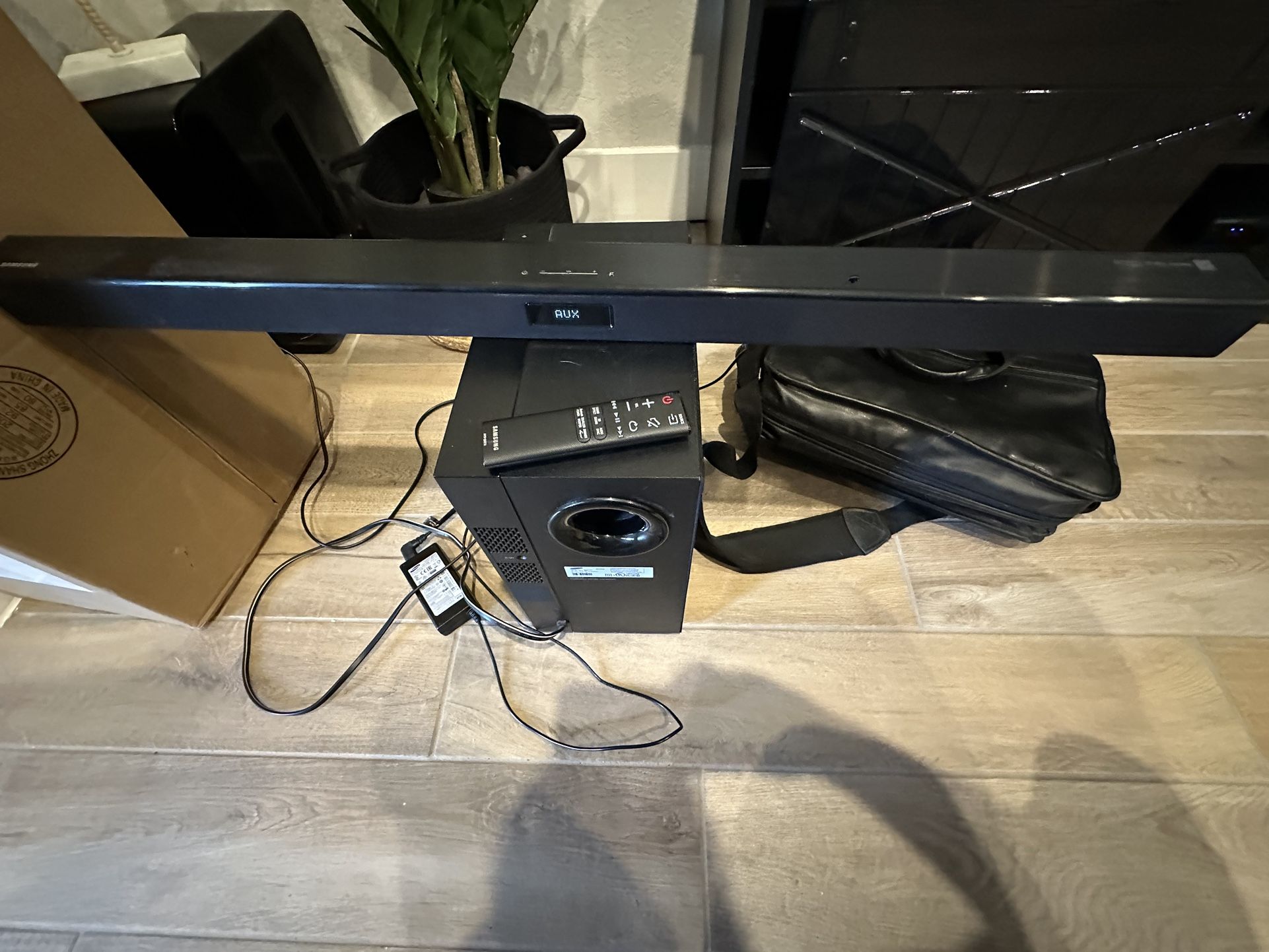 Samsung Soundbar And Subwoofer HW H450/ZA