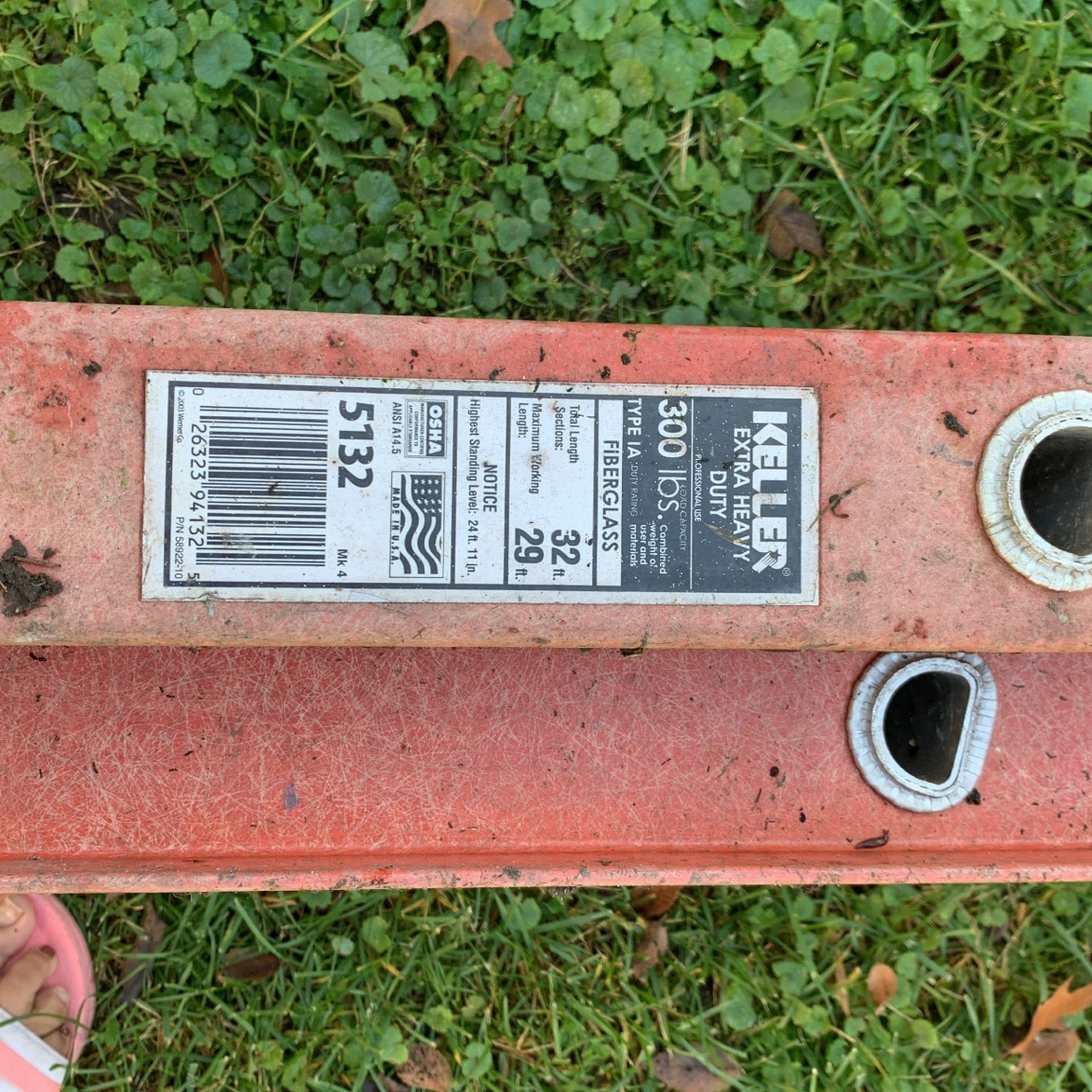 Extra Heavy Duty Fiberglass Ladder