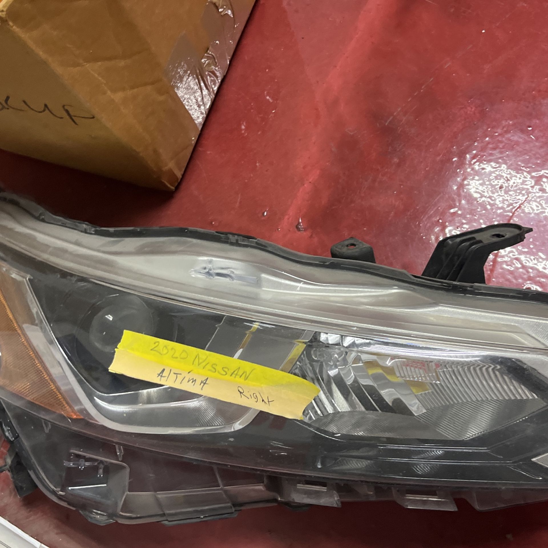 2020 Nissan Ultima, Right Headlight Halogen