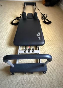Pilates Reformer w/jumpboard