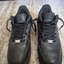 Black Air Force 1s w Crease Protecters 