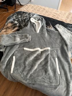 Oversized Blanket Hoodie wKangaroo Pouch