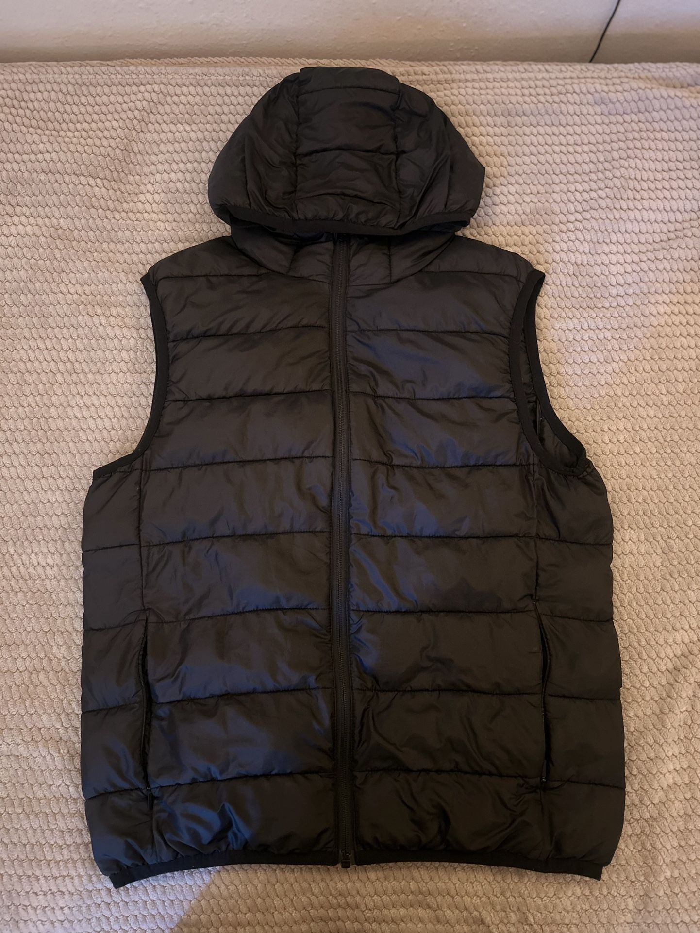 H&M BLACK PUFFER VEST
