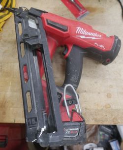 Milwaukee 2839-20 18V Fuel Brushless 15GA Finish Nailer W/5Ah Battery pre owned. f(contact info removed)5.