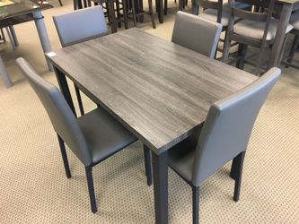 BRAND NEW 5 PIECE DINNING TABLE