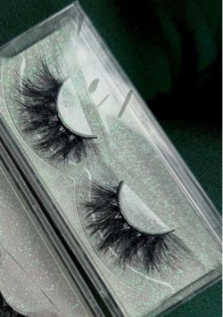 strip eyelashes