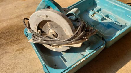 Makita 5007NB Saw With Case