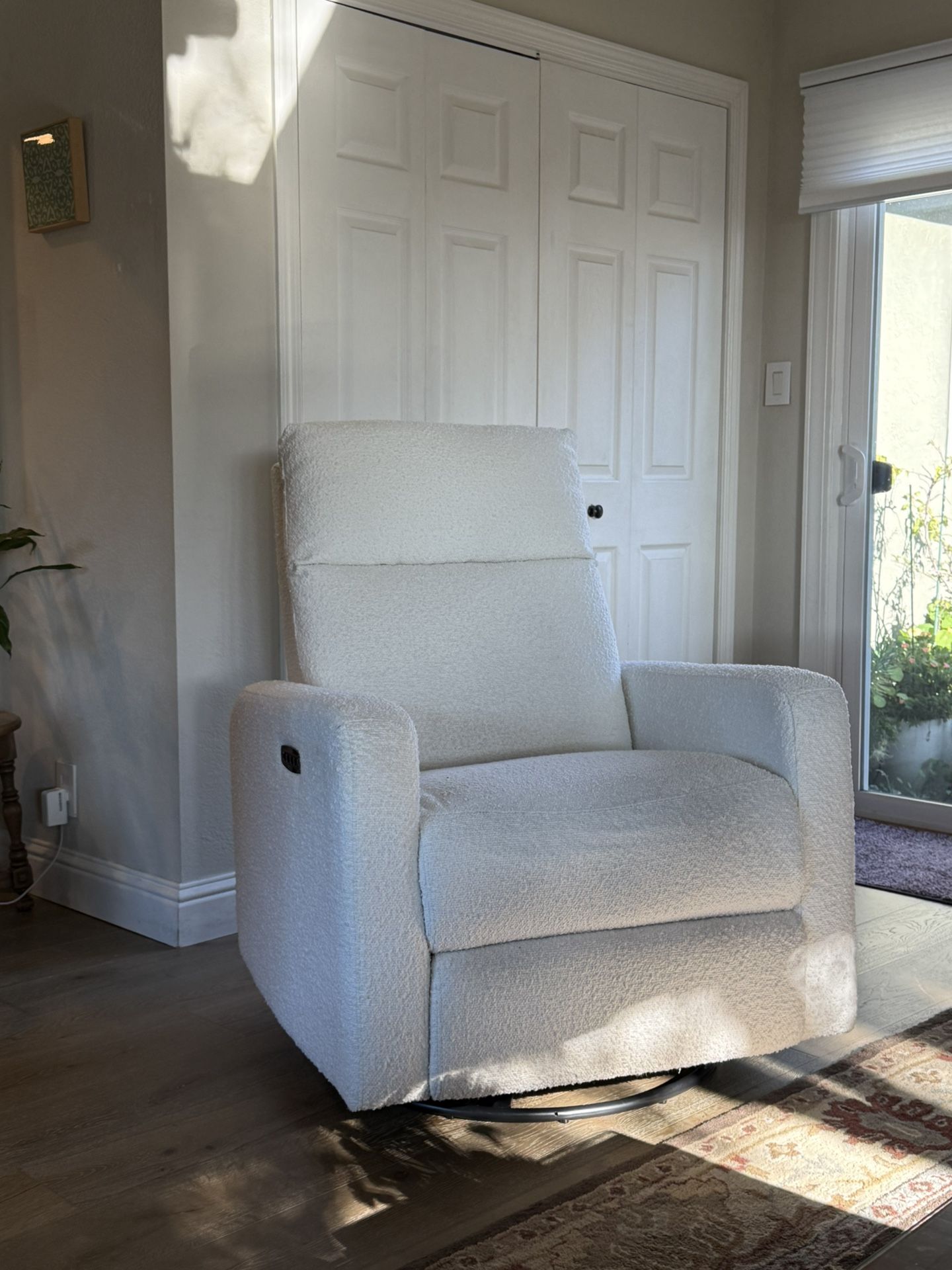 Nurture chair - Gliding Rocker.