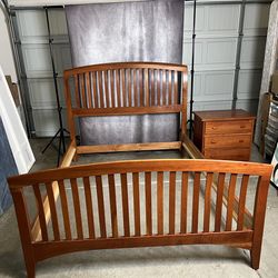 Cherry queen-size frame and bed table