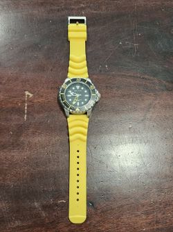 Nautica N18635G Water Resistant 200 Meters Stainless Steel Watch with Yellow Rubber Band