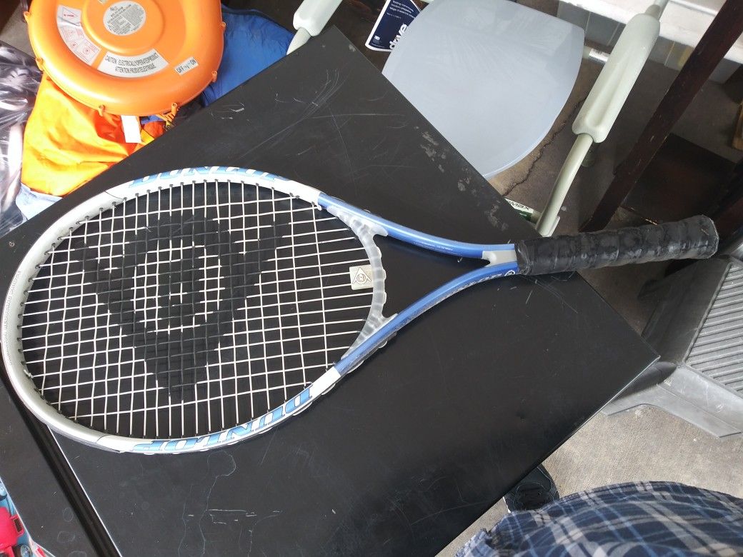 Tennis racket (Dunlop)