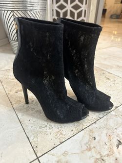 Booties Size 7 Guess