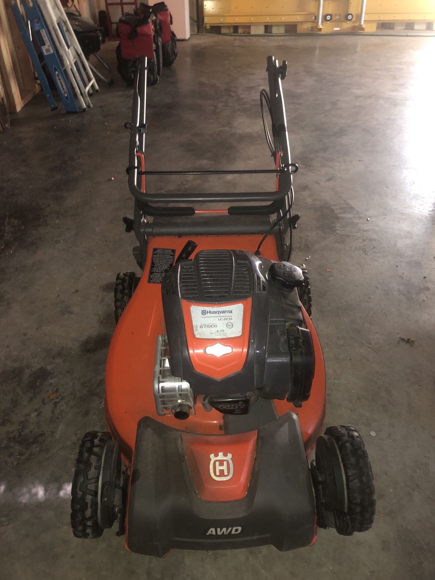 Husqvarna LC221A 163-cc 21-in Self-propelled Gas Lawn Mower with Briggs & Stratton Engine