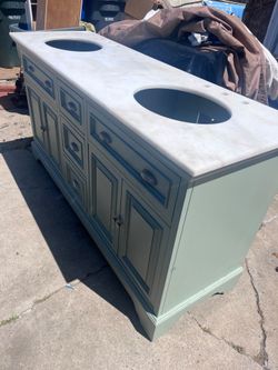 Double sink cabinet