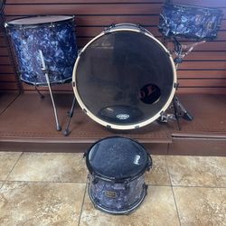 Spaun Custom Series 4-Piece Maple Drum Shell Pack. The kit features a striking Blue Swirl / Blue Marble finish paired with black hardware and hoops