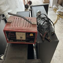 Vintage Schumacher Model WS-20, 6Amp Battery Charger for 6V & 12V