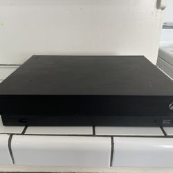 Xbox One With Controller 