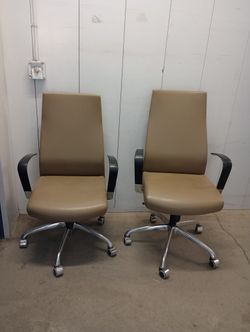 Krug task chair in good conditions $60 each 2 available