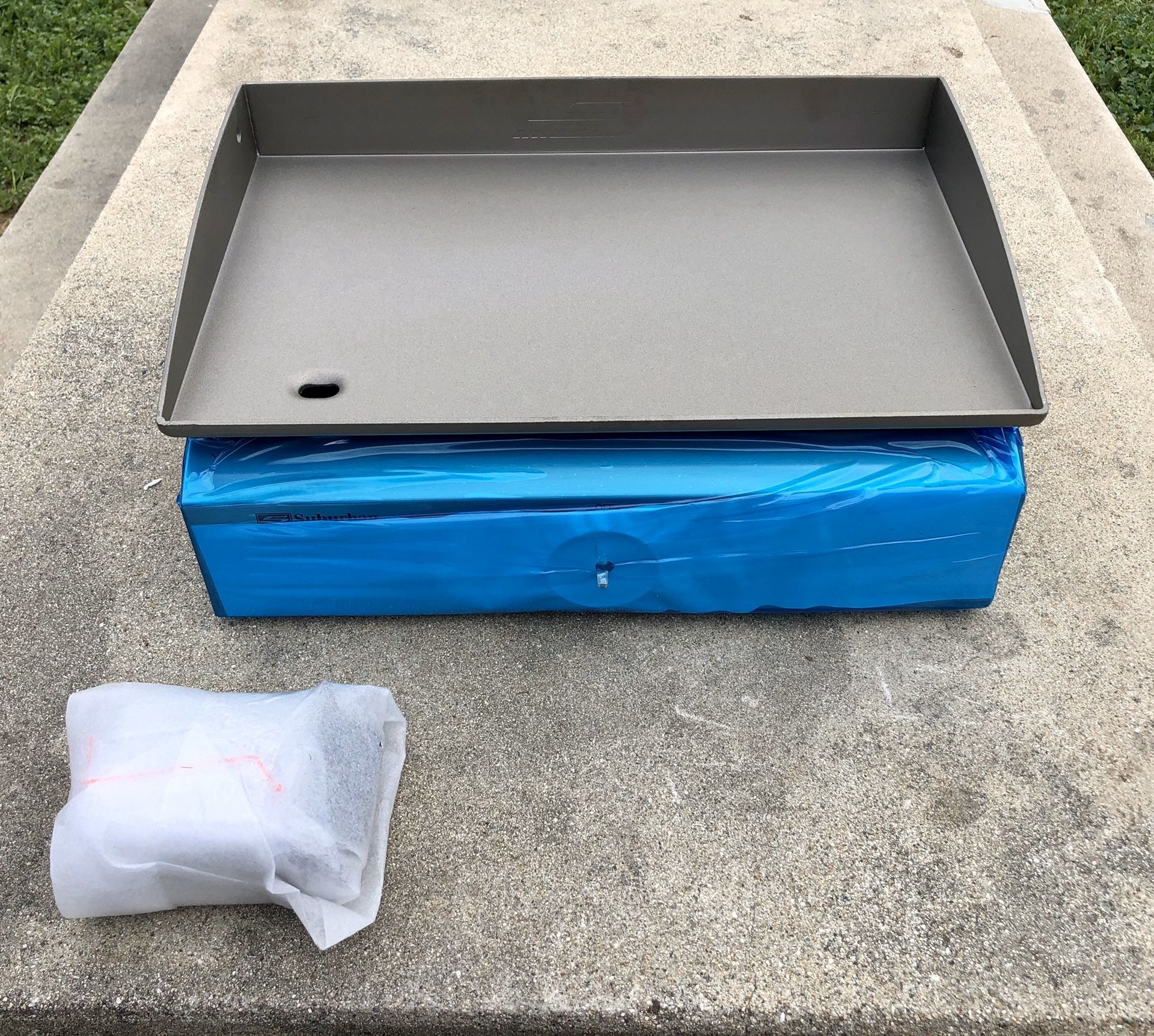 Suburban Elite Series 18” Griddle, with RV wall mount for Sale in