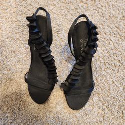 New The Touch Of Nina Black Satin Heels Size 7.5