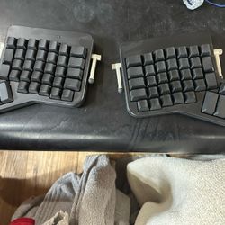 ErgoDox EZ Ergonomic Keyboard + Wing Wrist Rest