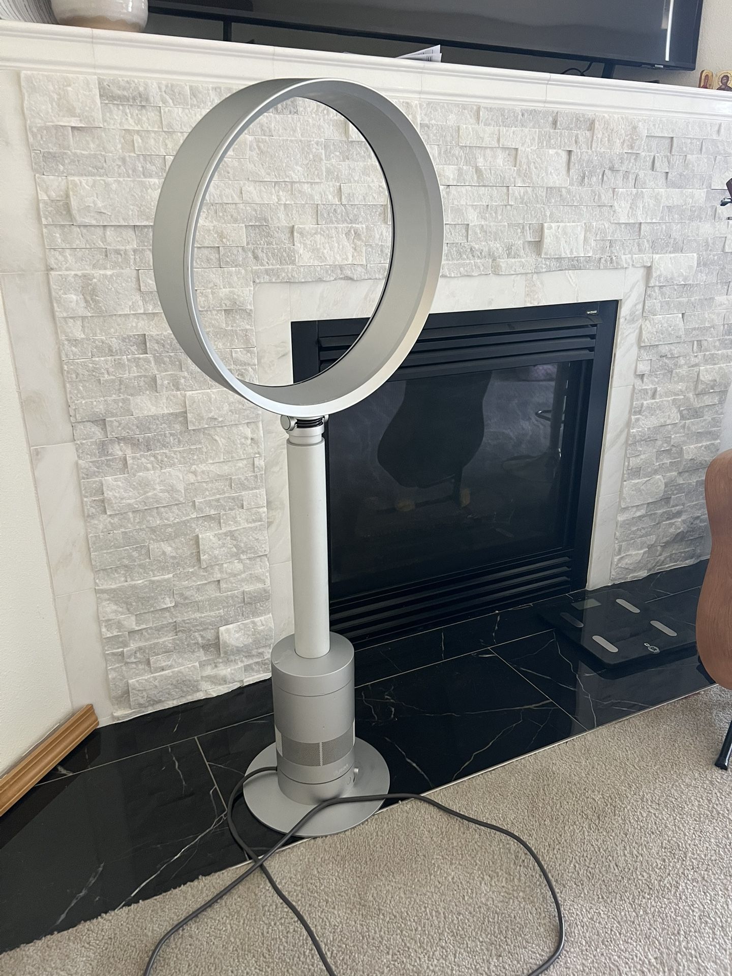 Dyson Cool AM03 Pedestal Fan AM03 Dyson AM03 - Cooling fan - floor-standing - silver