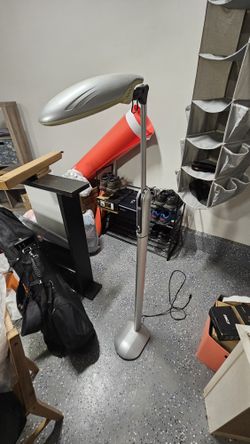 Lightatand White Light Silver 