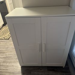 Kitchen cabinet