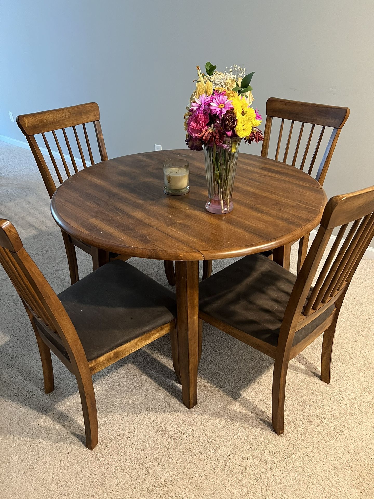 Breakfast Table With 4 Chairs