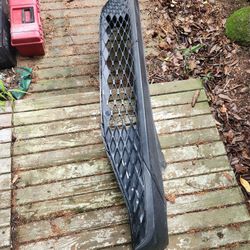 Vw Id.4 Front Lower Grill And Bumper Parts. 