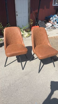 2 Swirling Chairs