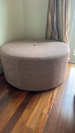 Round channel coffee table