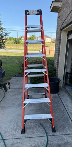 Louisville ladder 8 ft. Fiberglass Step Ladder with 375 Ibs. Load Capacity Type IAA Duty Rating
