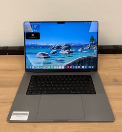 16" MacBook Pro M1 Pro 10 Core*32GB RAM*1TB SSD